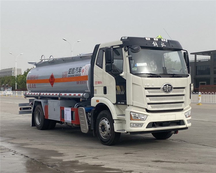 12.9方長(zhǎng)春解放油罐車