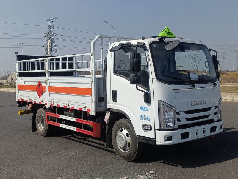 CSC5070TQPJW6型氣瓶運(yùn)輸車(chē)