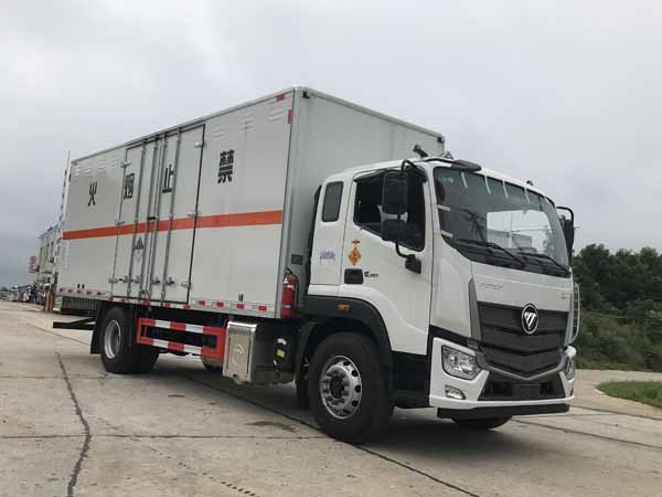 CSC5180XZWB6型雜項(xiàng)危險(xiǎn)物品廂式運(yùn)輸車(chē)