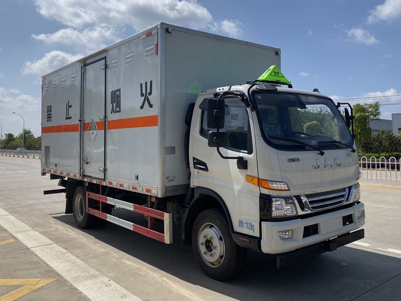 CSC5120XZWJH6型雜項危險物品廂式運(yùn)輸車