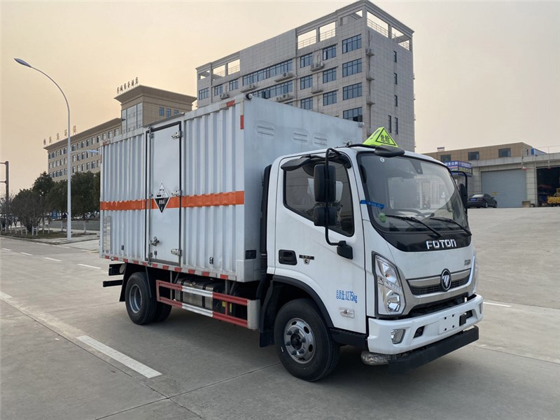 CSC5088XFWB6型腐蝕性物品廂式運(yùn)輸車(chē)