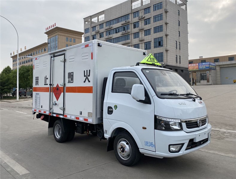 CSC5035XRQ6型易燃?xì)怏w廂式運(yùn)輸車(chē)