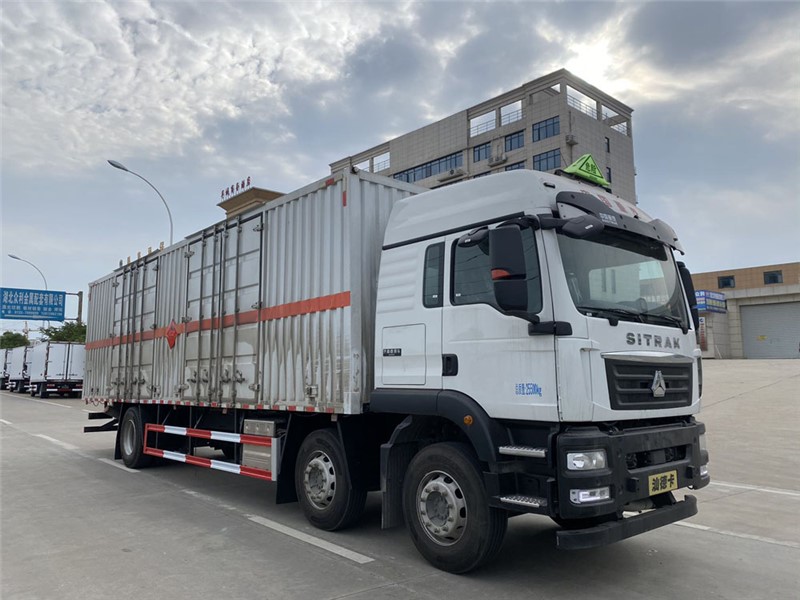 CSC5266XRYZ6型易燃液體廂式運(yùn)輸車(chē)