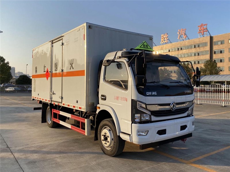CSC5125XRY6型易燃液體廂式運輸車