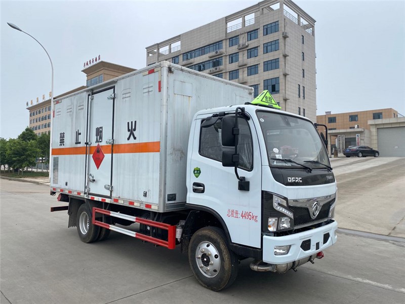 CSC5041XRY6型易燃液體廂式運輸車