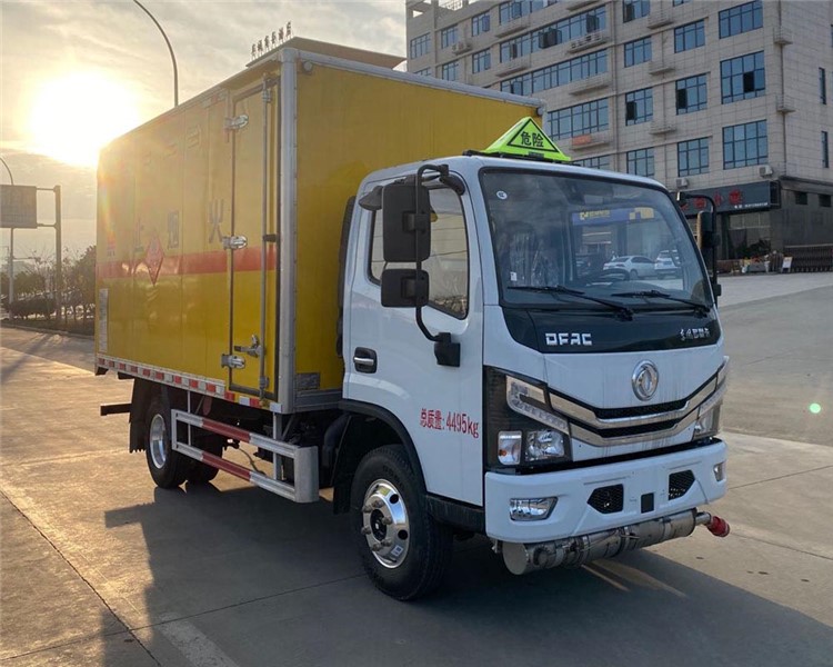 CSC5041XRQ6型易燃?xì)怏w廂式運輸車